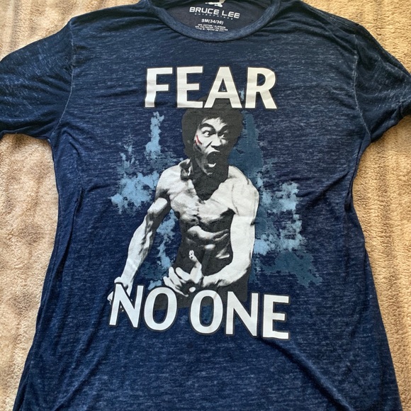 Tops - women’s graphic Bruce Lee shirt